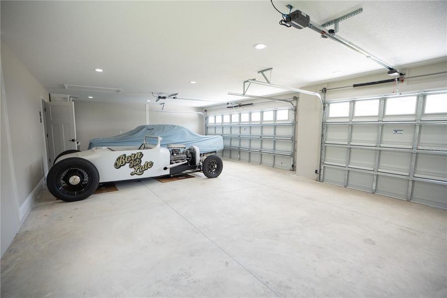 Spacious, unfurnished interior of a new home in , Dunnellon (Image 15).