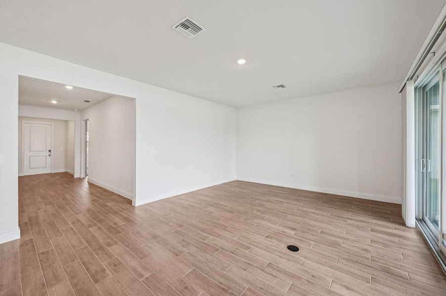 Spacious, unfurnished interior of a new home in Hampton Park - Signature Series, Vero Beach (Image 15). Spacious, unfurnished interior of a new home in Hampton Park - Signature Series, Vero Beach (Image 15).