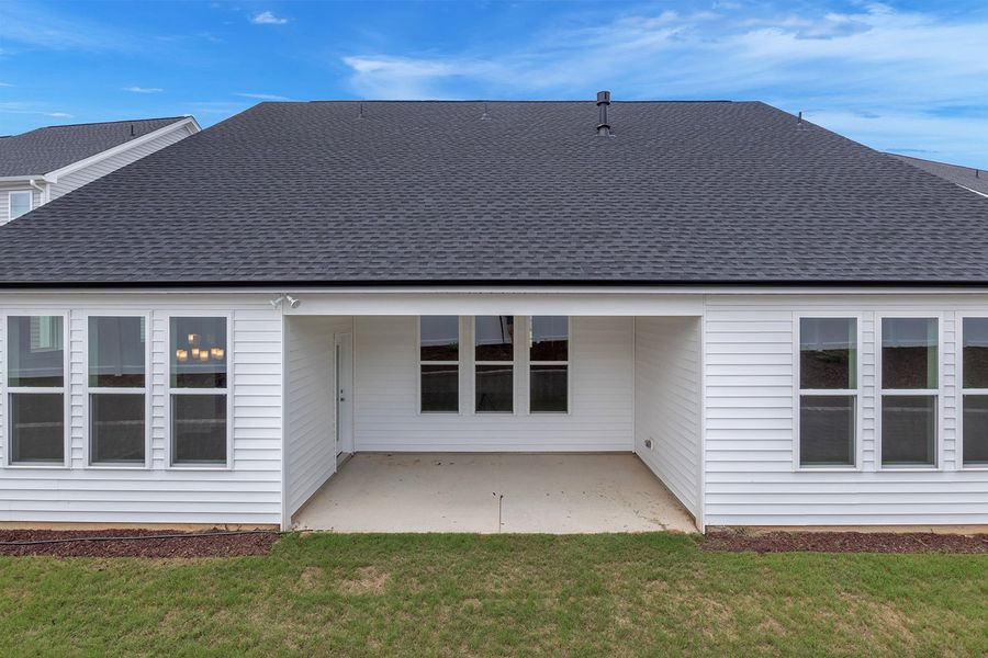 Representative exterior details of a home built from the The Sutton by RobuckHomes in Kennebec Crossing, Angier (Image 4).