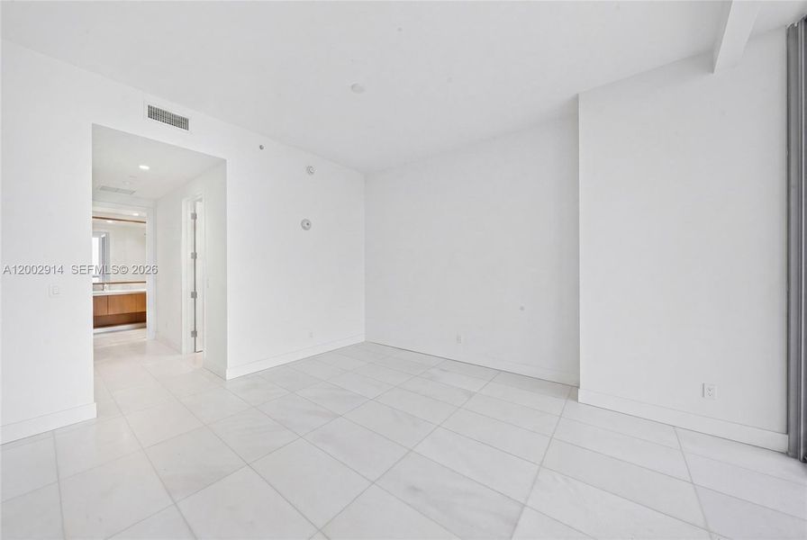 Spacious, unfurnished interior of a new home in , Miami (Image 48).