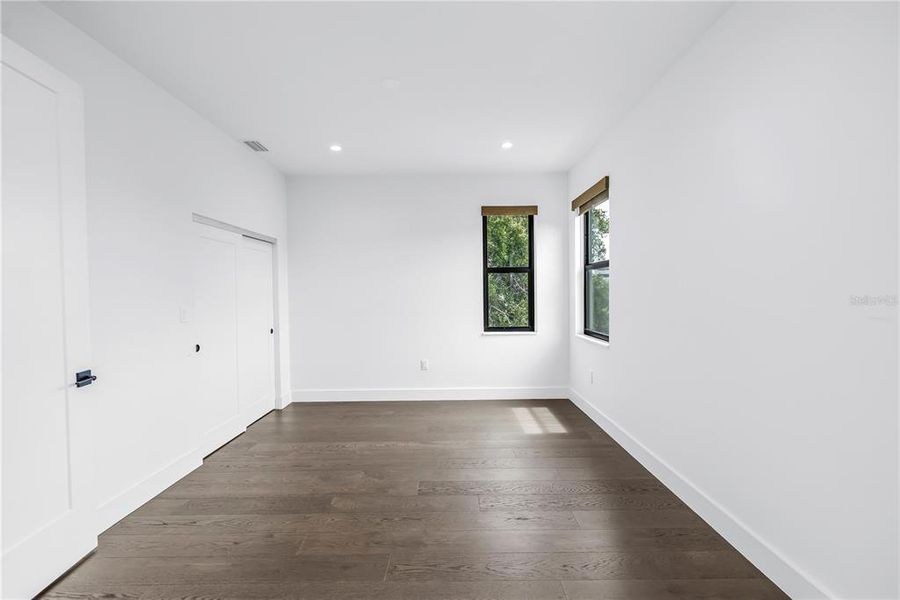 Spacious, unfurnished interior of a new home in East Oak Townhomes, Tampa (Image 40).