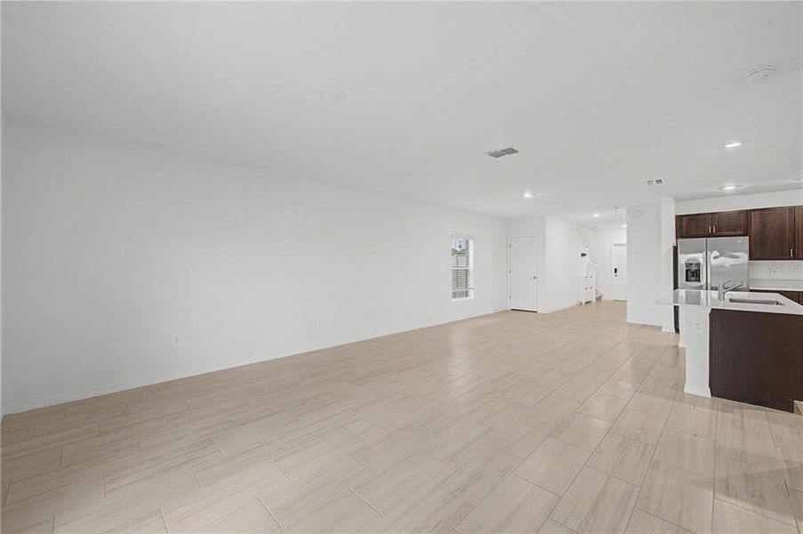 Spacious, unfurnished interior of a new home in Park East, Plant City (Image 32).
