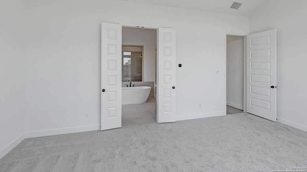 Spacious, unfurnished interior of a new home in Haby Hill 60', San Antonio (Image 30). Spacious, unfurnished interior of a new home in Haby Hill 60', San Antonio (Image 30).