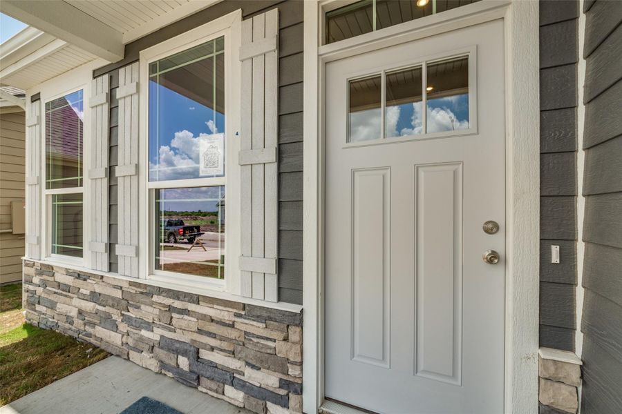 Exterior details and patio area of a home in Marion Park, Marion (Image 3).