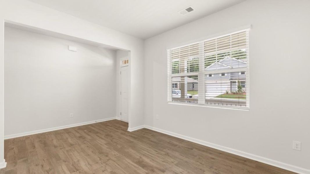 Spacious, unfurnished interior of a new home in Oaks at Cedar Grove, Fairburn (Image 13).