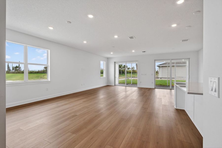 Spacious, unfurnished interior of a new home in Del Webb Tradition, Port St. Lucie (Image 21).