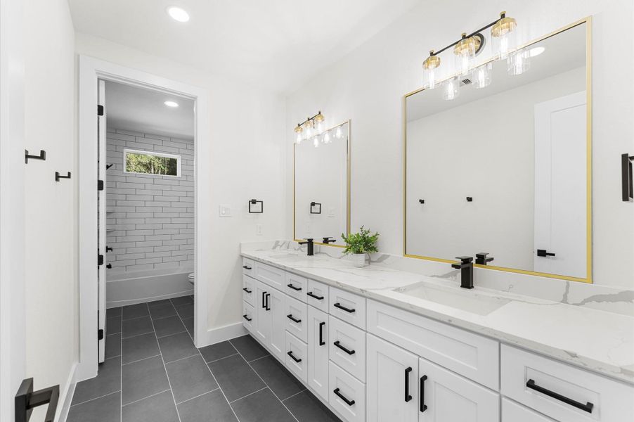 Second full bathroom with luxurious finishes. Second full bathroom with luxurious finishes.