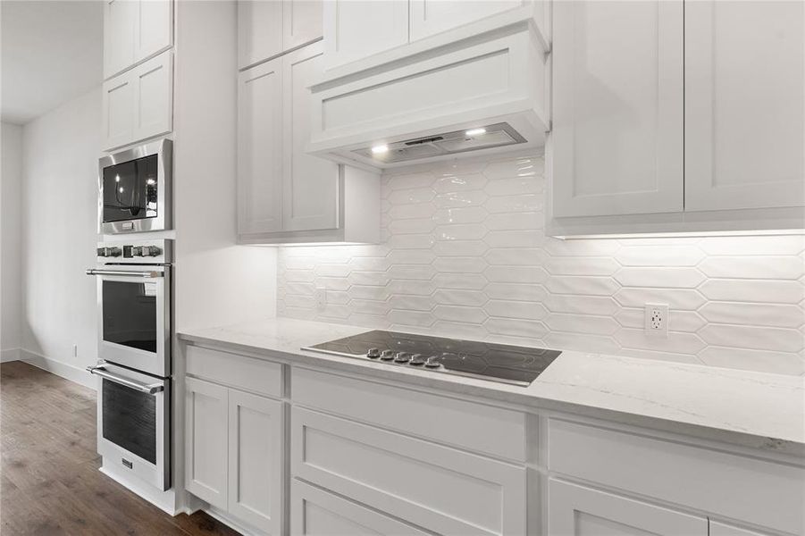 Furnished interior view inside a new home in King Crossing Estates, Van Alstyne (Image 5).