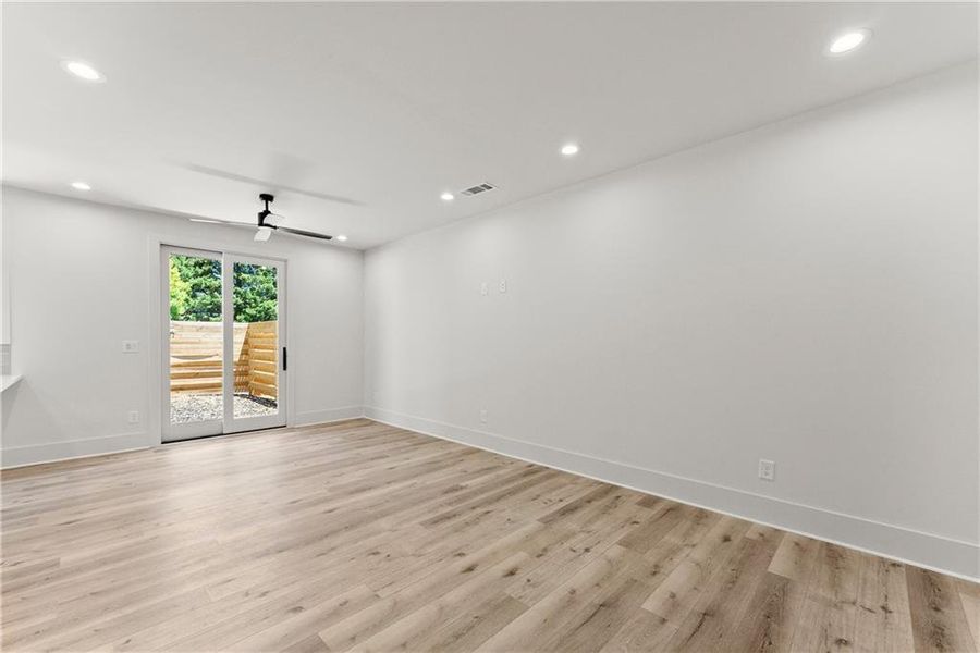 Spacious, unfurnished interior of a new home in , Gainesville (Image 13).
