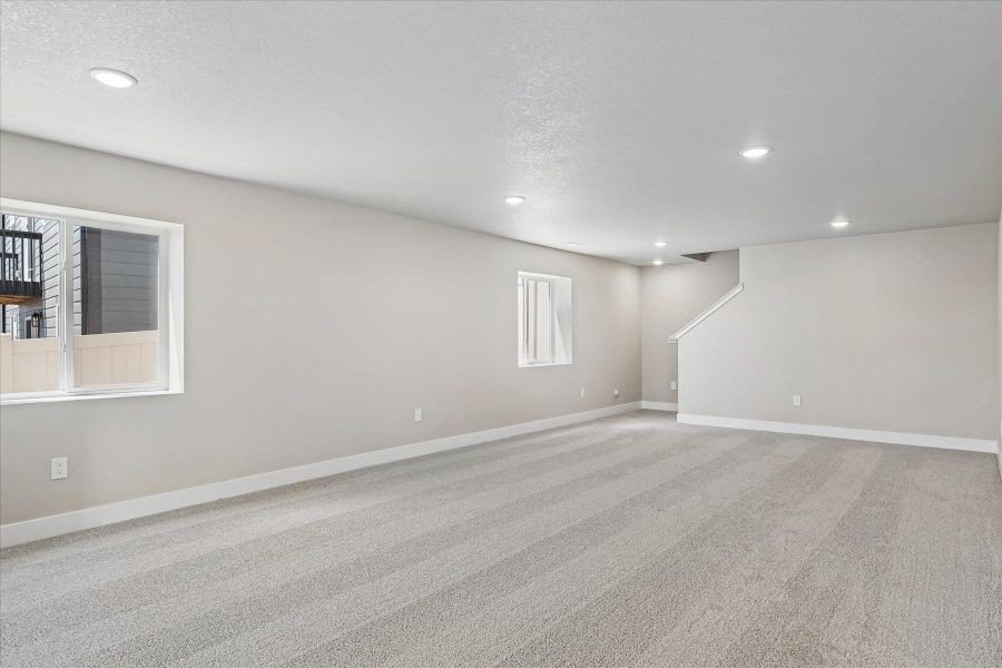 Spacious, unfurnished interior of a new home in Trails at Aspen Ridge-3, Colorado Springs (Image 15).