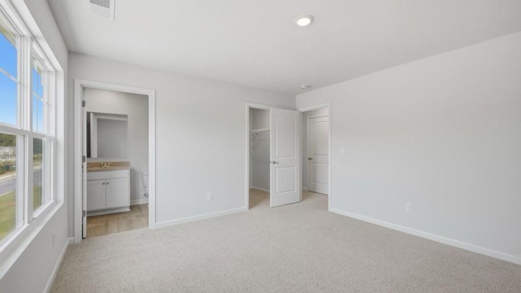 Spacious, unfurnished interior of a new home in Fairway 17 at Mirror Lake, Villa Rica (Image 31).