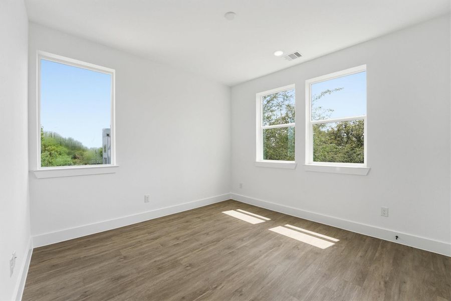 Spacious, unfurnished interior of a new home in , Houston (Image 15).