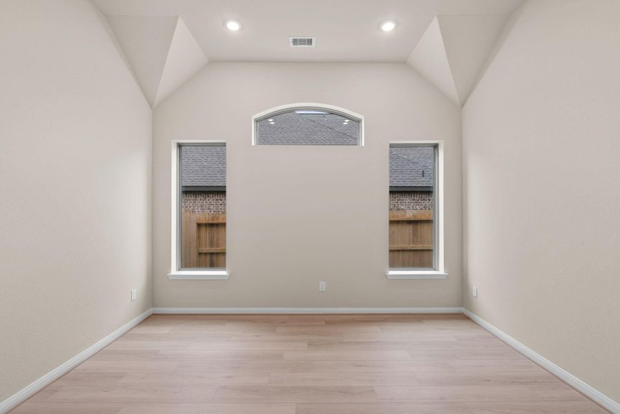 Spacious, unfurnished interior of a new home in Escondido, Magnolia (Image 25).