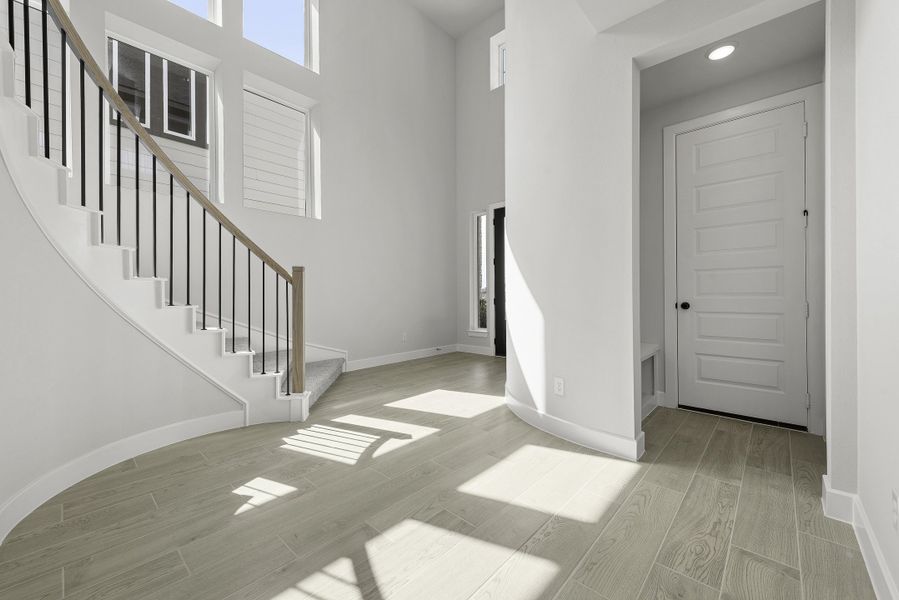 Spacious, unfurnished interior of a new home in Austin Point, Richmond (Image 14).