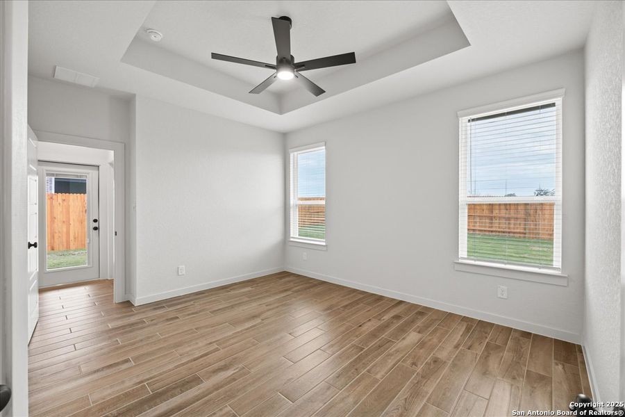 Spacious, unfurnished interior of a new home in Stream Waters, Seguin (Image 16).