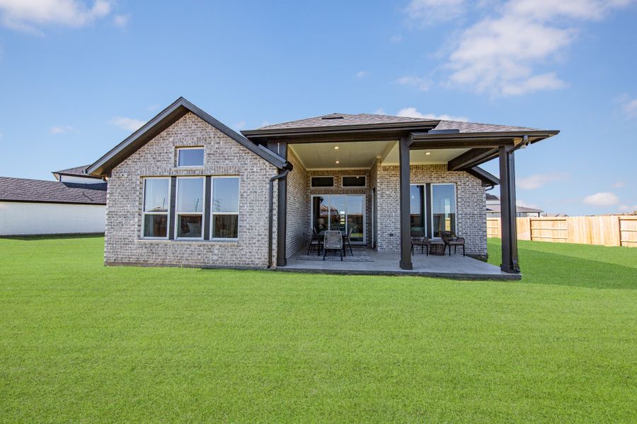 Representative exterior details of a home built from the Mckinney by Beazer Homes in Ellwood, Rosharon (Image 3).