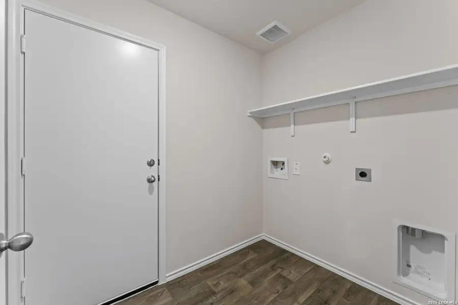 Spacious, unfurnished interior of a new home in Laurel Vistas, San Antonio (Image 15). Spacious, unfurnished interior of a new home in Laurel Vistas, San Antonio (Image 15).