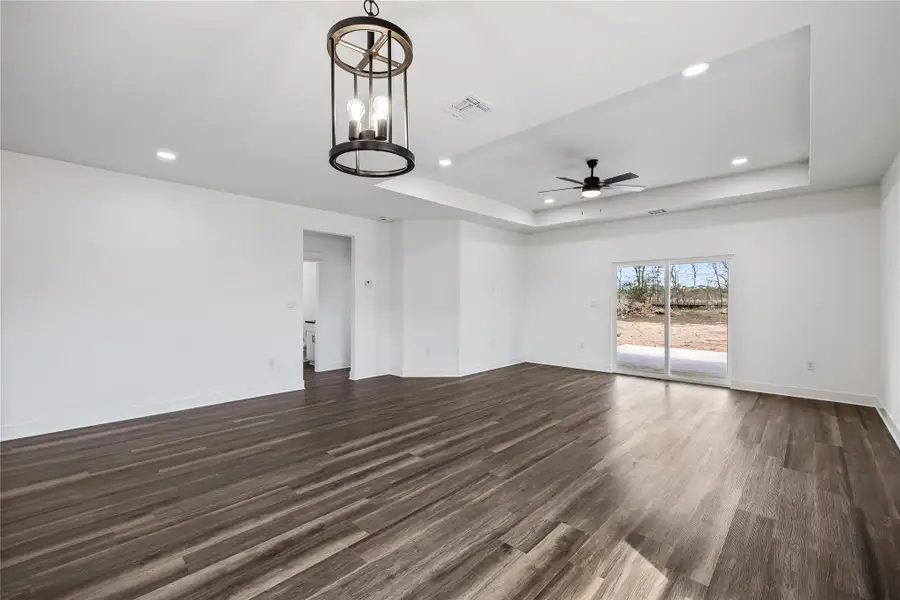 Spacious, unfurnished interior of a new home in , Dale (Image 27).