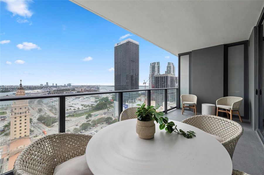 Condo located in Miami, FL showcasing its design and architecture (Image 3).