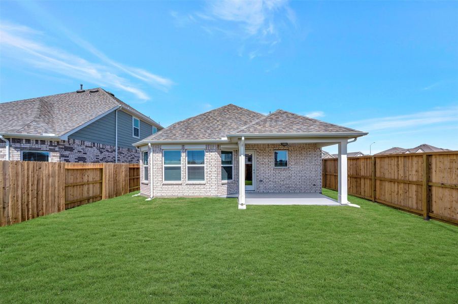 Exterior details and patio area of a home in Wildrye, Waller (Image 23).