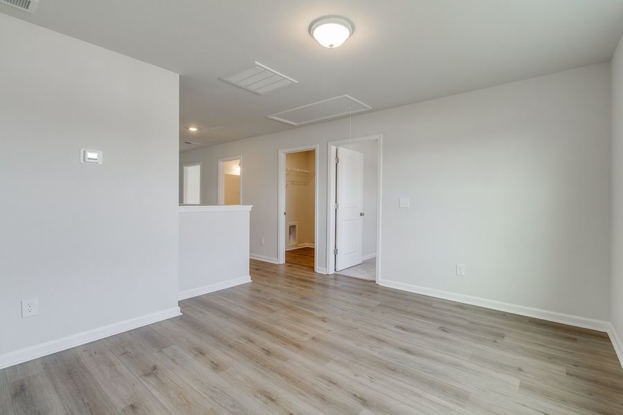Spacious, unfurnished interior of a new home in Winston Point, Gilbert (Image 27). Spacious, unfurnished interior of a new home in Winston Point, Gilbert (Image 27).