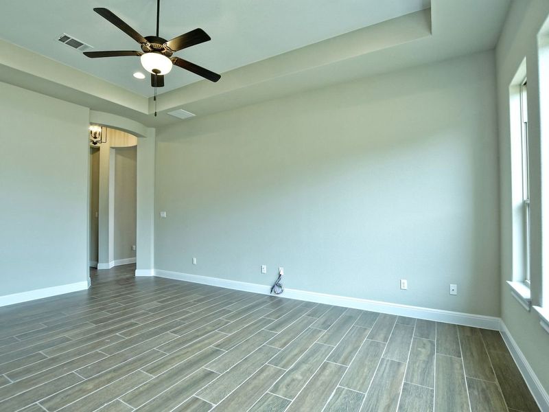 Representative unfurnished interior of a home built from the Siena II by Giddens Homes in Clearwater Ranch, Liberty Hill (Image 140).