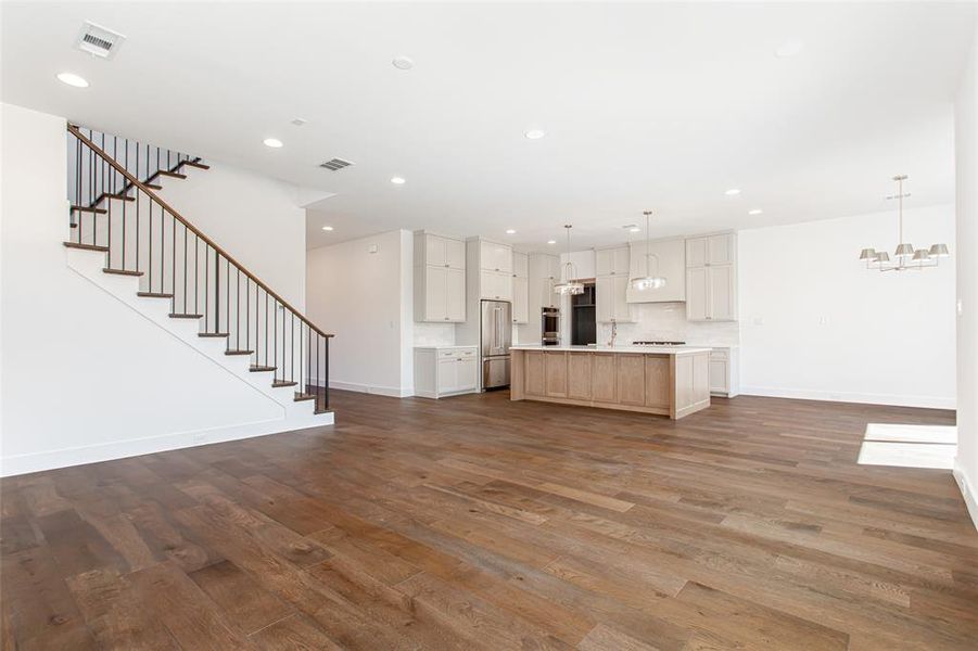 Spacious, unfurnished interior of a new home in , Dallas (Image 20).