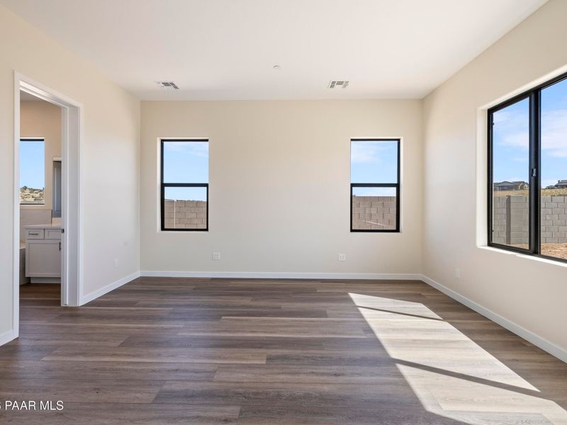 Spacious, unfurnished interior of a new home in Hidden Hills, Prescott (Image 39).