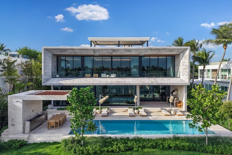 Condo located in Miami Beach, FL showcasing its design and architecture (Image 6).