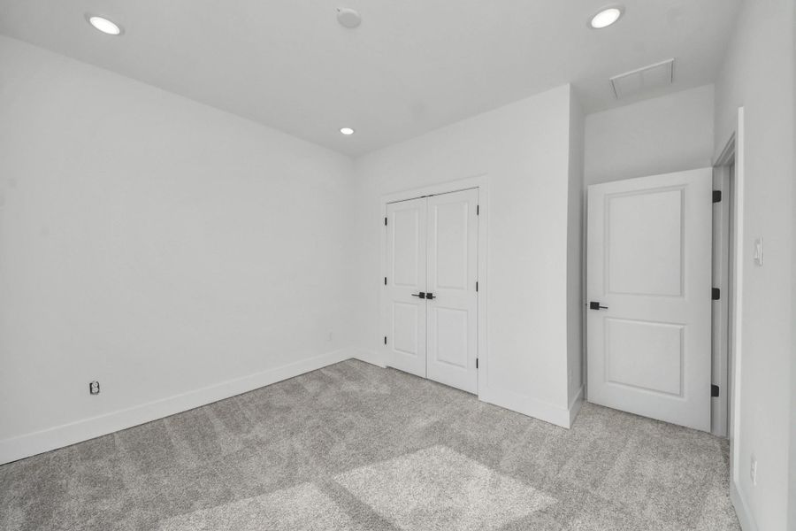 Spacious, unfurnished interior of a new home in , Houston (Image 34).