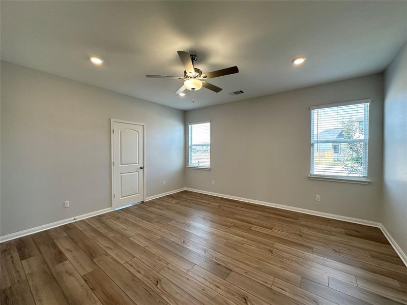 Spacious, unfurnished interior of a new home in , Jarrell (Image 6).