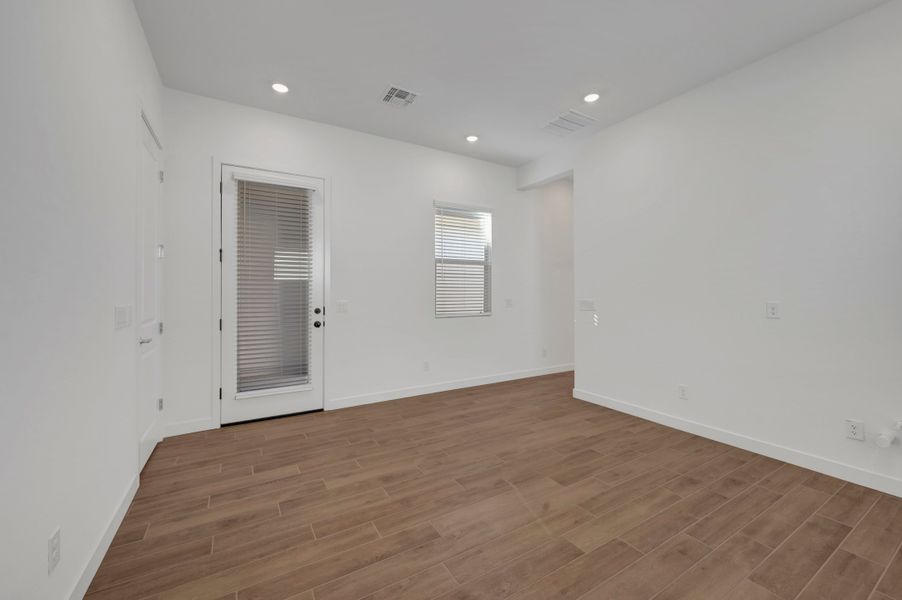 Spacious, unfurnished interior of a new home in Terraza, San Tan Valley (Image 22).