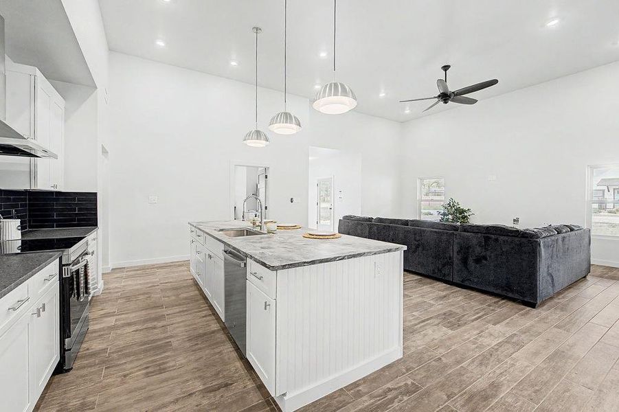 Furnished interior view inside a new home in , Wimberley (Image 9).