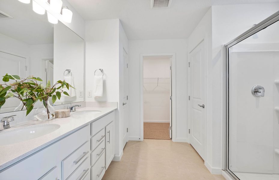 Representative furnished interior of a home built from the Pinecrest by Pulte Homes in Riversong, Parrish (Image 9).