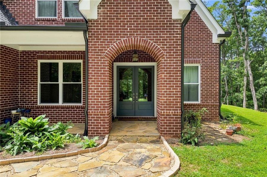 Exterior details and patio area of a home in , Dawsonville (Image 33).