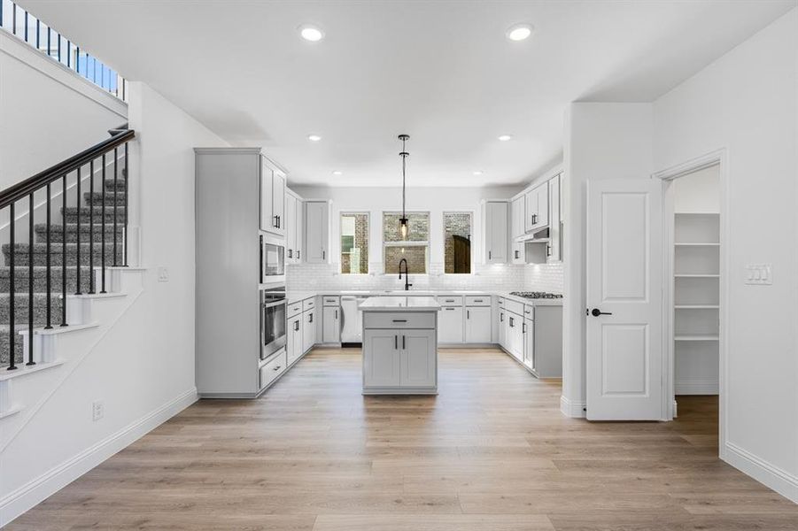 215 Cottonwood Canyon Drive ~ Ready Now 215 Cottonwood Canyon Drive ~ Ready Now