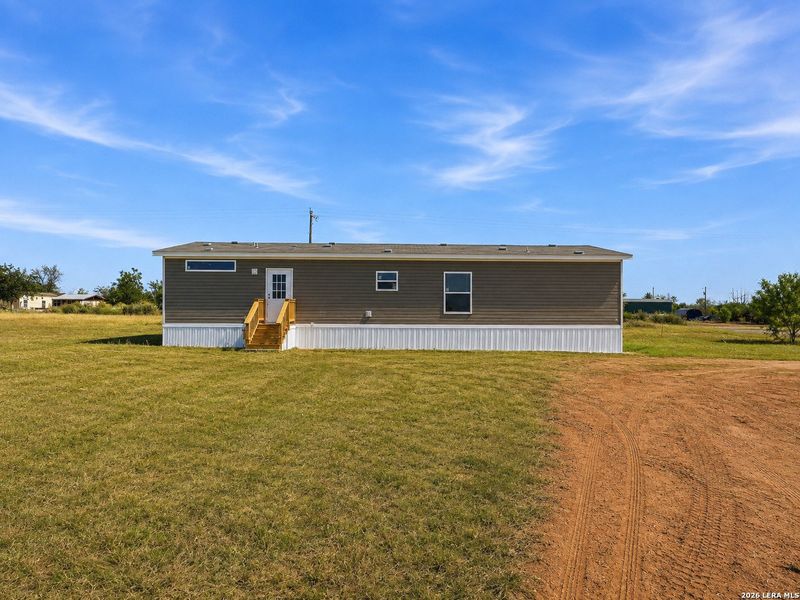 Exterior details and patio area of a home in , Poteet (Image 19).