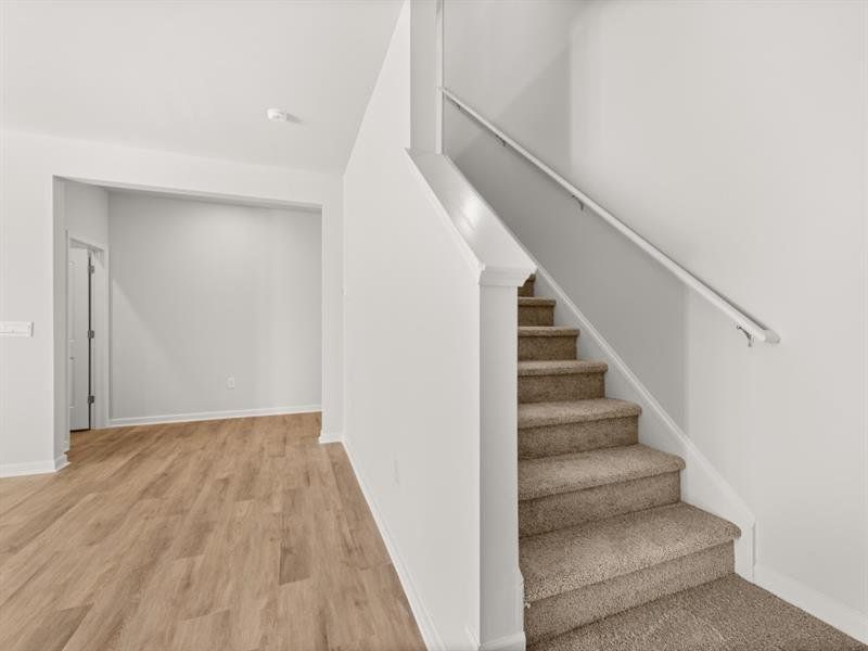 Spacious, unfurnished interior of a new home in Rolling Meadows, Jasper (Image 20).