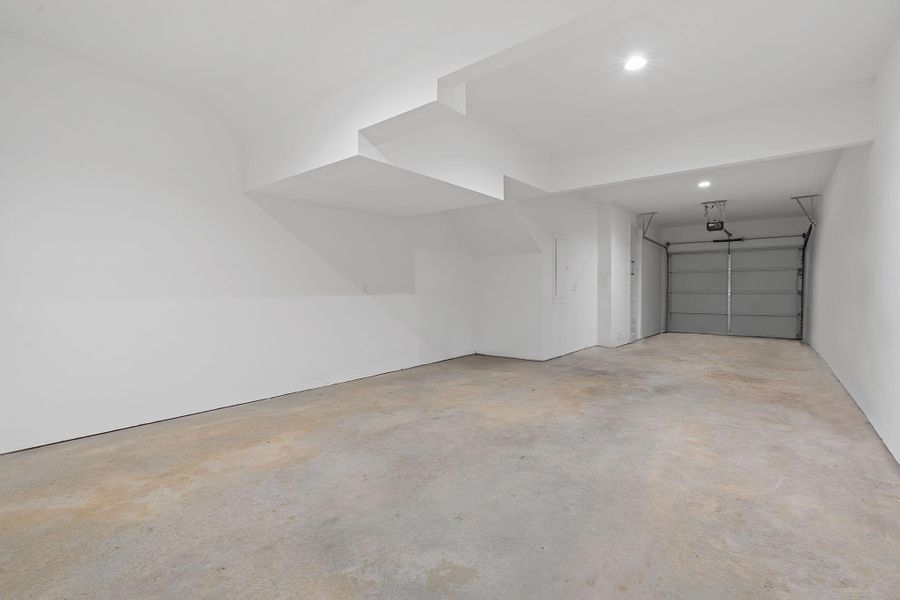 Spacious, unfurnished interior of a new home in Bluebonnet Lofts, Austin (Image 21).