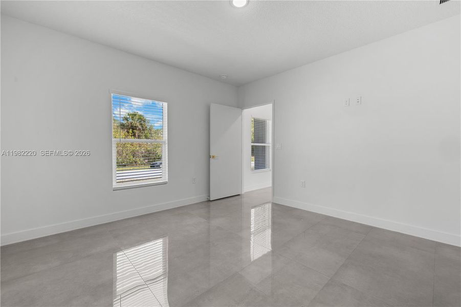 Spacious, unfurnished interior of a new home in , Palm Bay (Image 36).