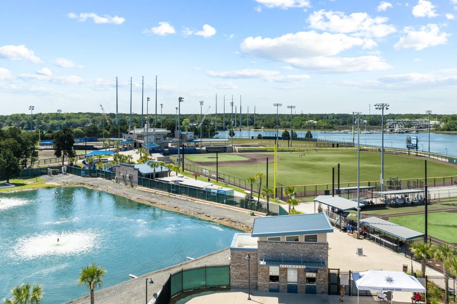 Community amenities in Oak Bluff, Charleston (Image 44).
