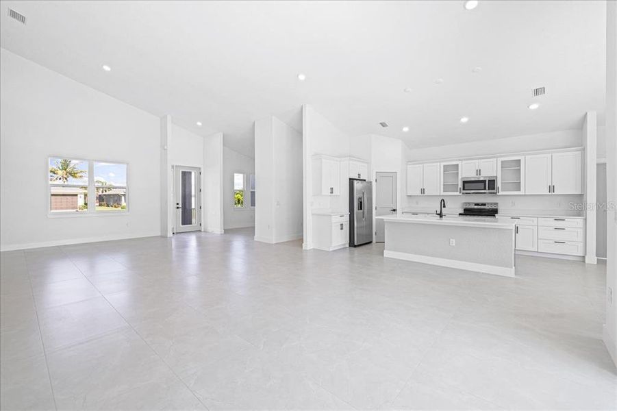 Spacious, unfurnished interior of a new home in , Port Charlotte (Image 23).