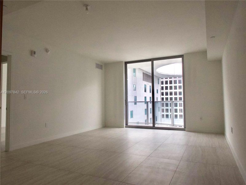 Spacious, unfurnished interior of a new home in , Miami (Image 9).