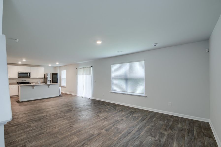Spacious, unfurnished interior of a new home in Stone Ridge, Moncks Corner (Image 17).