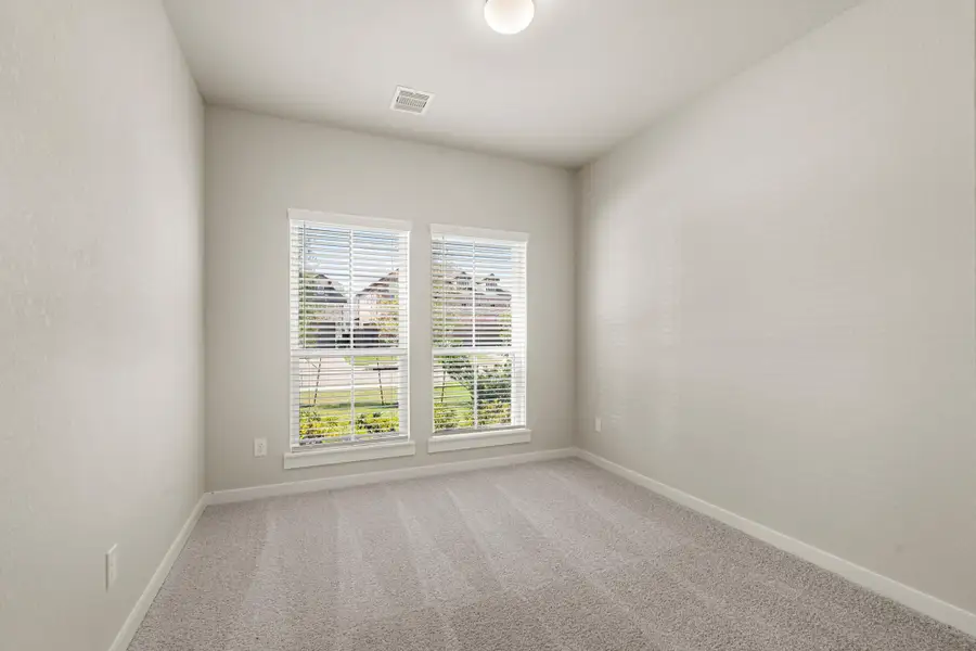Spacious, unfurnished interior of a new home in Grand Oaks – The Cove, Houston (Image 9). Spacious, unfurnished interior of a new home in Grand Oaks – The Cove, Houston (Image 9).