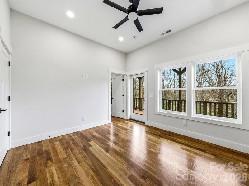 Spacious, unfurnished interior of a new home in , Asheville (Image 23).