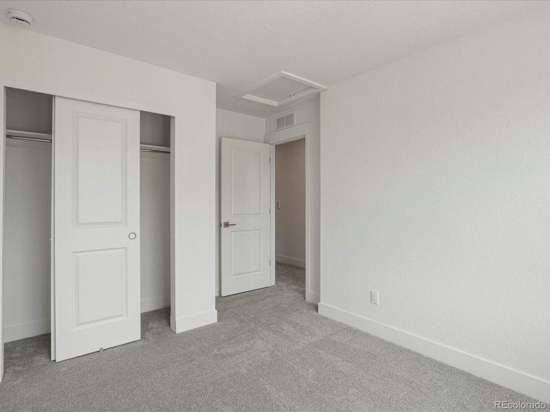 Spacious, unfurnished interior of a new home in Ascent at Inverness, Englewood (Image 25).