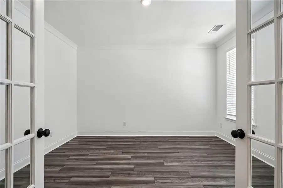 Spacious, unfurnished interior of a new home in Auburn Glen, Dacula (Image 29).