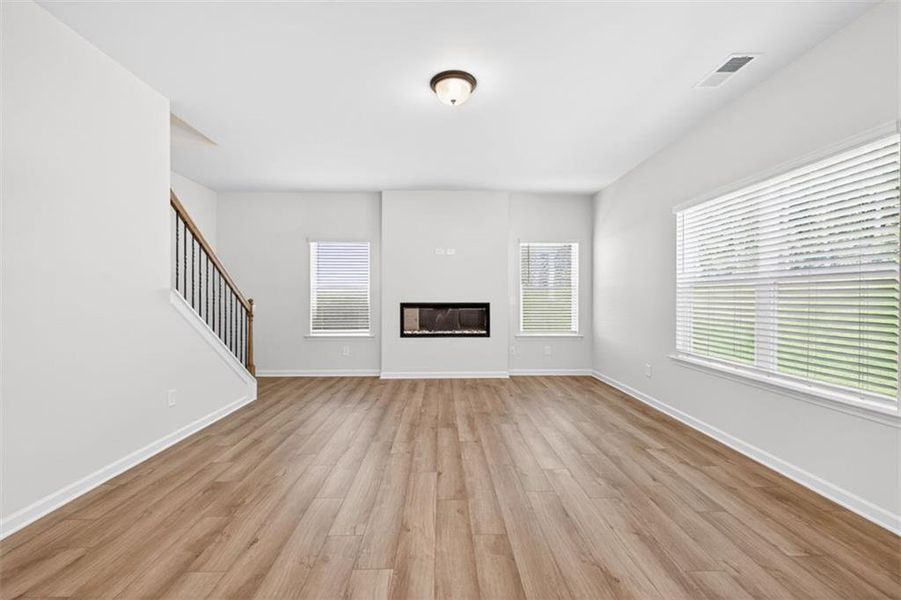 Spacious, unfurnished interior of a new home in Oakmont, Dallas (Image 21).
