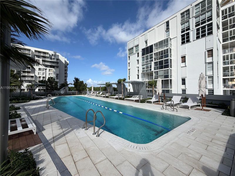 Condo located in Miami, FL showcasing its design and architecture (Image 24).